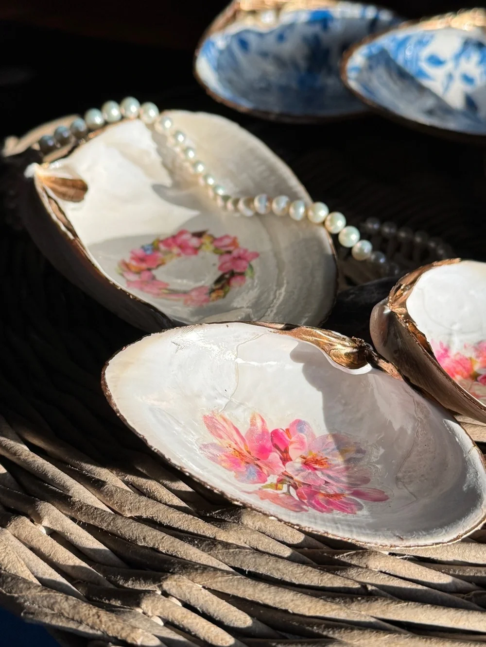 Gilded natural clam shell ring dishes - Garden Collection